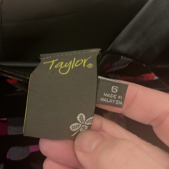 Taylor size 6 midi dress short sleeve, black, red and pink floral pattern - Picture 5 of 5